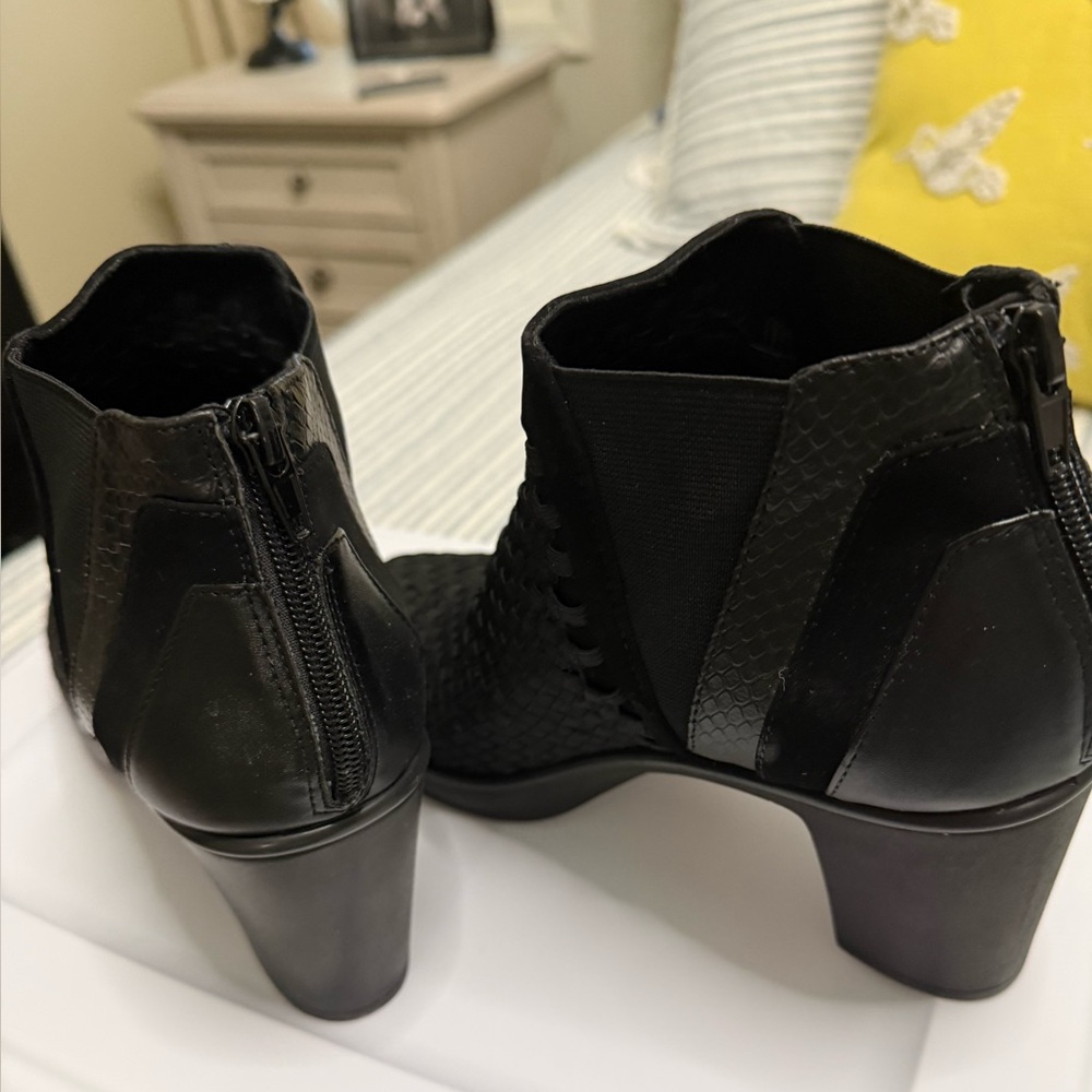 Black Woven Ankle Boots - Women - Picture 2 of 6